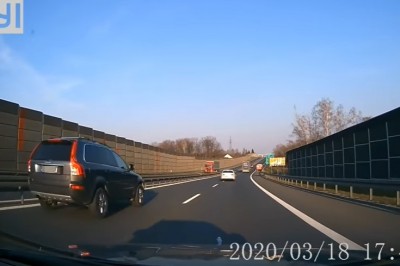 Bardzo niebezpieczna sytuacja na S52 koło Bielska Białej 