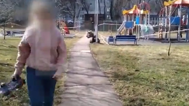 Agresywna matka rzuca się na przechodnia, bo ten zwrócił jej uwagę