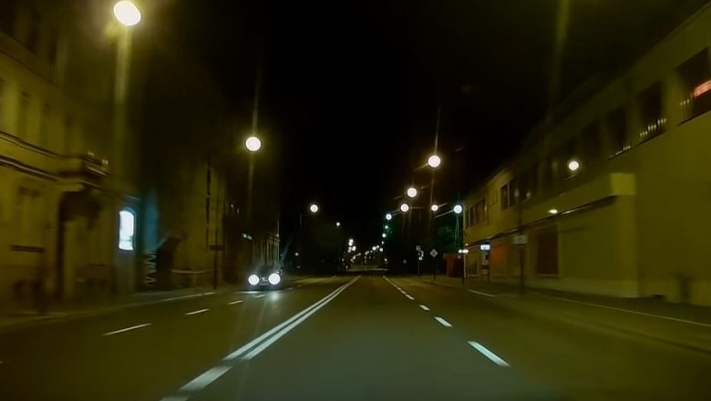 Wleciał bokiem na skrzyżowanie. Trafił wprost na policjantów