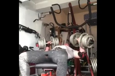 Kiedy zakładasz najlepsze dresy i nagrywasz filmik z domowej siłki 