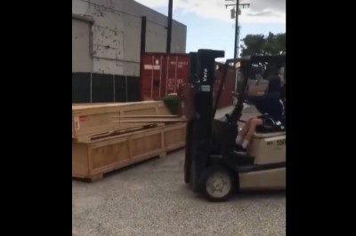 Kiedy dajesz młodemu widlaka, a on odwala konkretny numer