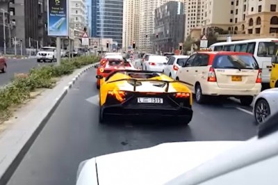 Lamborghini Aventador za 1,5 mln zł idzie z dymem na środku ulicy 
