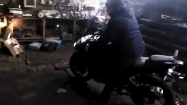 Odkręcaj manete i pokaż jak palisz sprzęgło. Test motocykla w garażu
