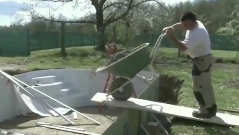 Kiedy Tadek łapie się za taczkę z cementem, ale nie za bardzo ogarnia