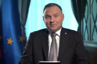 Czy Andrzej Duda poratuje szlugiem lub złotóweczką?