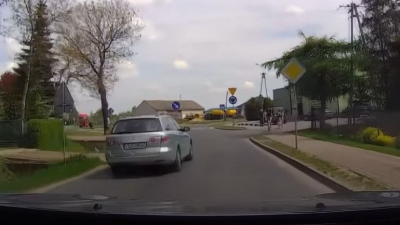 Popis jazdy Mazdą zakończony na płocie. Chciał wejść bokiem