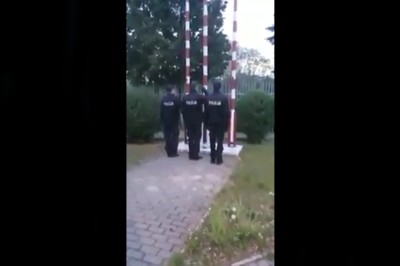 Poczet flagowy w policji? Czy to jest na poważnie?