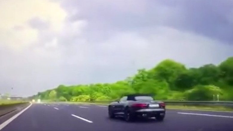 Kierowca Jaguara z ogromną ilością farta. Konkretnie miotało