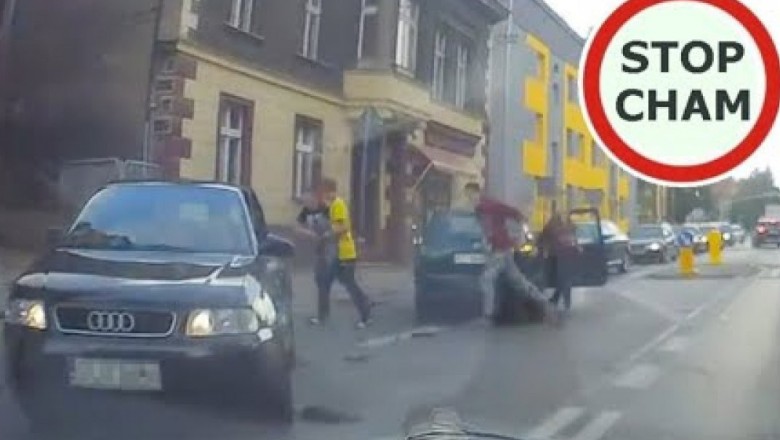 Kolizja nastolatków w Golfie. Nagranie z ich ucieczki w Tarnowskich Górach