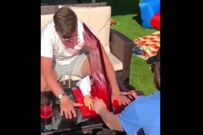 Kiedy robisz kumplowi taki żart, że o mało nie spada z siedzenia 