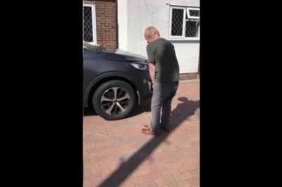 Nowe auto sąsiada i konkretny żart. Nieźle się zmieszał 