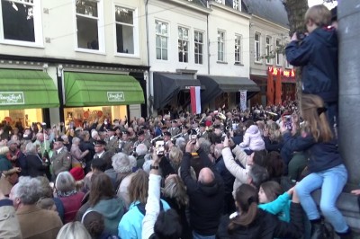 Wojsko Polskie maszeruje ulicami Bredy. Niezwykły film z Holandii 
