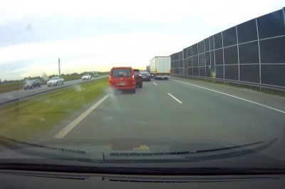 Wypadek na A2. Jazda na zderzaku i gwałtowne hamowanie