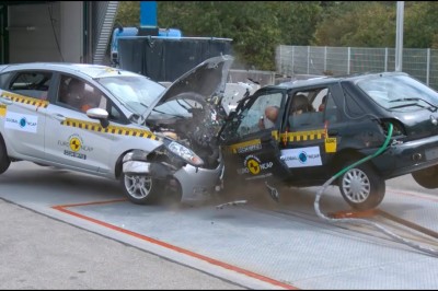 Stare samochody kontra współczesne. Tak wyglądały testy zderzeniowe