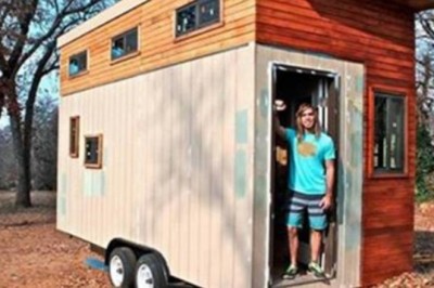 Zbudował sobie 13-metrowy dom, żeby się nie zadłużać. Wnętrze zapiera dech