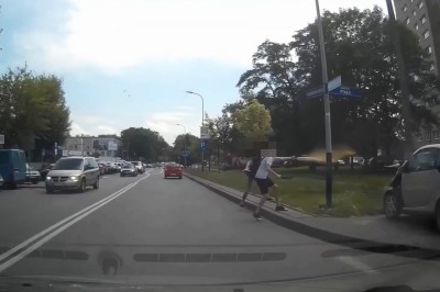 Tak się „bawią” na krakowskim osiedlu. Nagrał Sebixów w akcji 