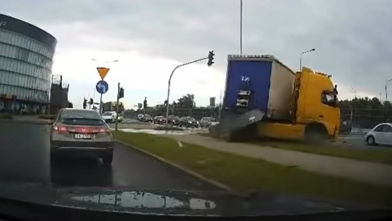 „I byłoby po nas”. Wypadek TIRa na skrzyżowaniu w Kielcach
