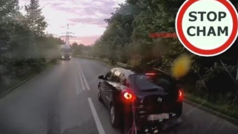 Szeryf we Fiacie Bravo leczy swoje kompleksy na drodze