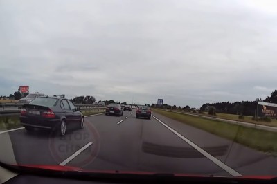 Kierowcy BMW i Mercedesa bawią się w GTA i doprowadzają do wypadku na S8