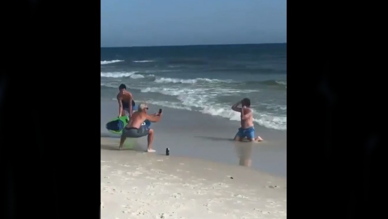 Kiedy widzisz co dwie dziewczyny robią na plaży i robisz to co one