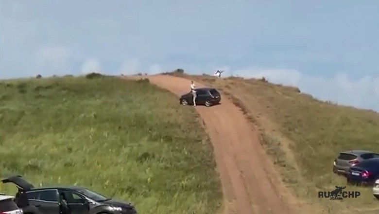 Skoda bez kierowcy stoczyła się w piknikujące osoby