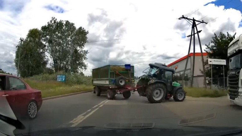 Drift traktorem z dwiema przyczepami. Ładnie go poniosło