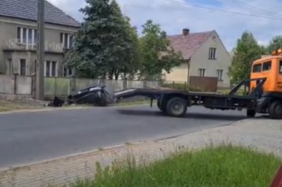 Mistrz wyciągania Passata z rowu. Szarpał w każdą stronę 