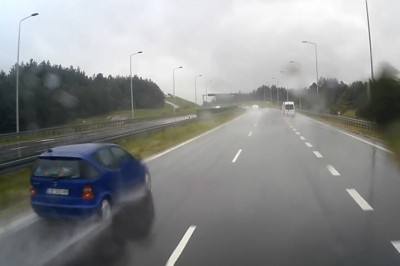 Mistrzowi prostej w Mercedesie nawet deszcz nie przeszkadza 