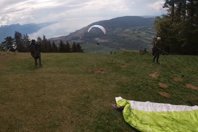 Gość oszukał przeznaczenie na paralotni. Miał sporo szczęścia 