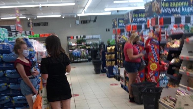 „Otworzyć przychodnie skoro mogą być otwarte sklepy” Pracownica marketu apeluje