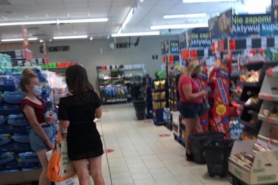 „Otworzyć przychodnie skoro mogą być otwarte sklepy” Pracownica marketu apeluje 