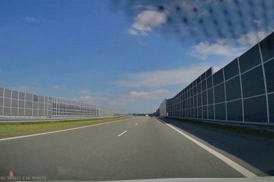 Policyjne zabezpieczenia miejsca kolizji na autostradzie A1