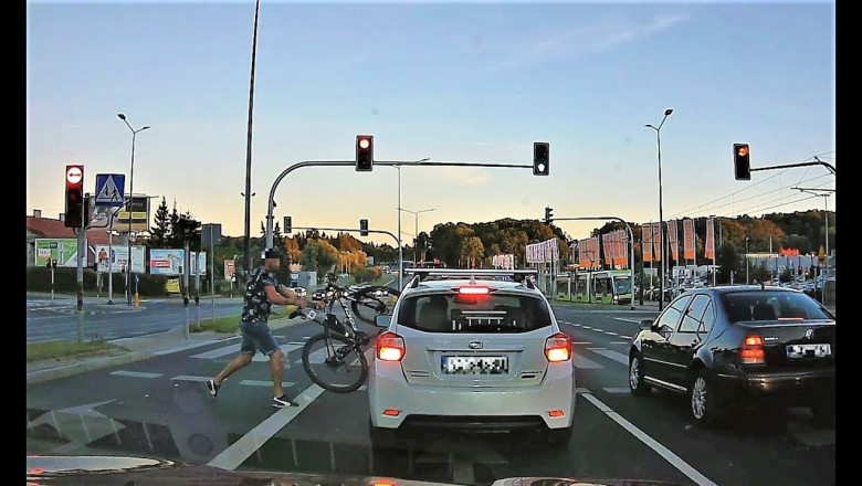 Skopał auto, a później rzucił w nie rowerem. Gościa mocno poniosło