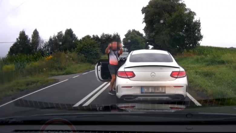 Typ z Merca, który bardzo się denerwuje gdy słyszy klakson