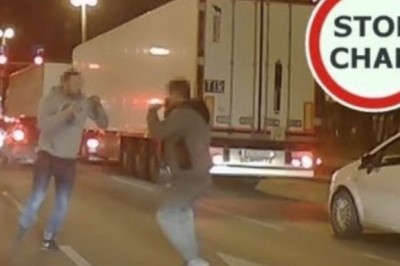 Walka bokserska dwóch kierowców na ulicy w Łodzi