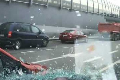 Po policję dzwoń Wiesiek! Wyskoczyła przez okno po kolizji - Gdańsk