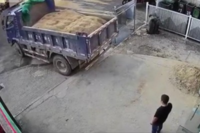 Kiedy zamawiasz ciężarówkę piachu, ale Twój podjazd tego nie wytrzymuje