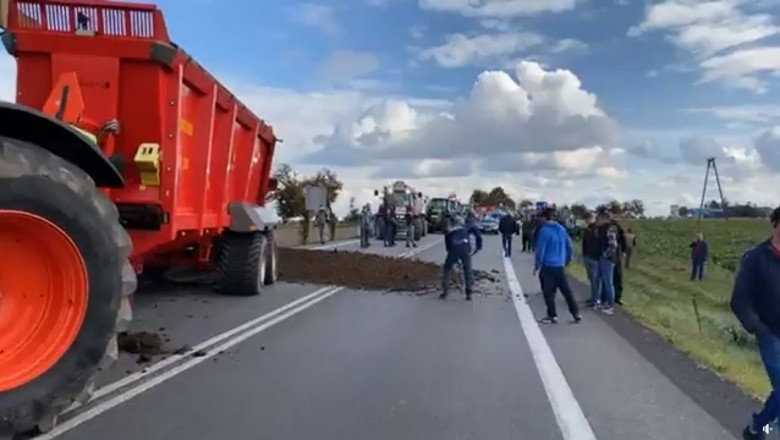 Rolnik wysypał obornik na drodze. Policja szybko go aresztowała
