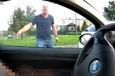 Furiat z BMW kontra gość w Fiacie, czyli dlaczego warto mieć kamerkę