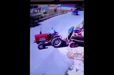 Traktor kontra osobówka. Typ miał mega dużo szczęścia 