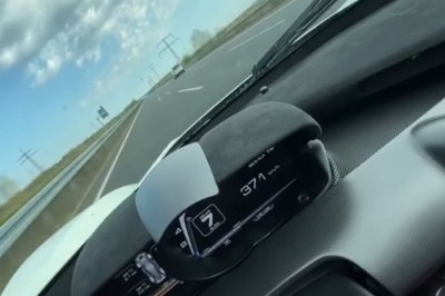 Ile fabryka dała, czyli jazda 372 km/h LaFerrari na autostradzie