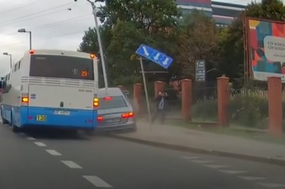 Mistrz kierownicy w Audi kontra kierowca autobusu