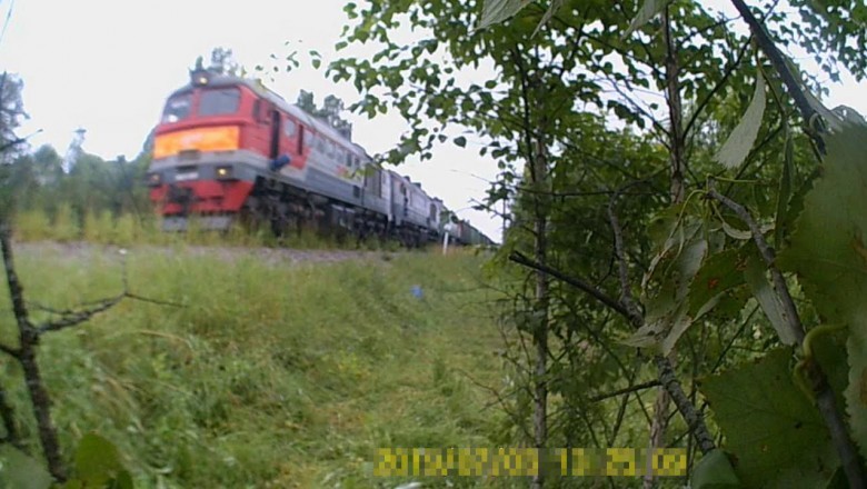Nie tylko z TIRów kradzione jest paliwo. Nagrany zrzut lokomotywy