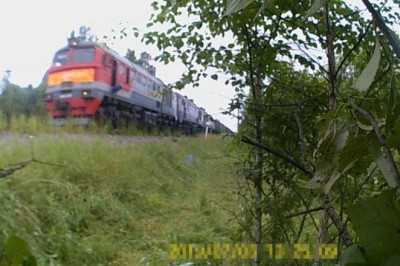 Nie tylko z TIRów kradzione jest paliwo. Nagrany zrzut  lokomotywy