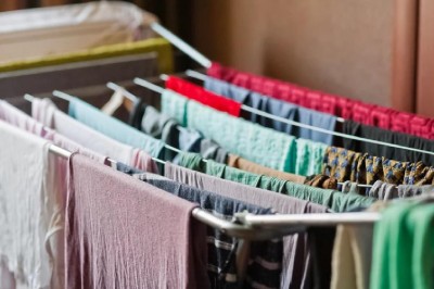 Suszenie prania w domu jest niekorzystne dla zdrowia. Zobacz czego pilnować 