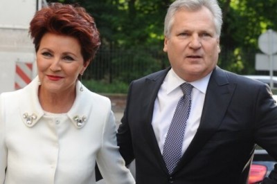 Ślubne zdjęcia Kwaśniewskich stały się hitem w sieci. Ciężko ich poznać 