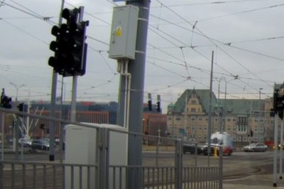 Dachowanie karetki w Szczecinie na skrzyżowaniu. Nagranie z wideorejestratora 