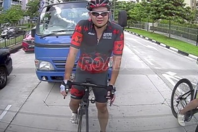 Cwaniaczek na rowerze kontra kierowca ciężarówki