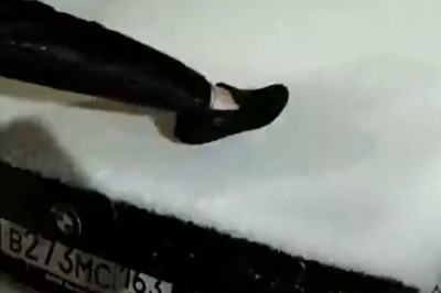 Jak zrobić żart sąsiadowi zimą? Rano będzie mocno zdziwiony 