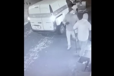 Zawinął auto poczty, kiedy kurier poszedł z paczką. Nagranie z monitoringu